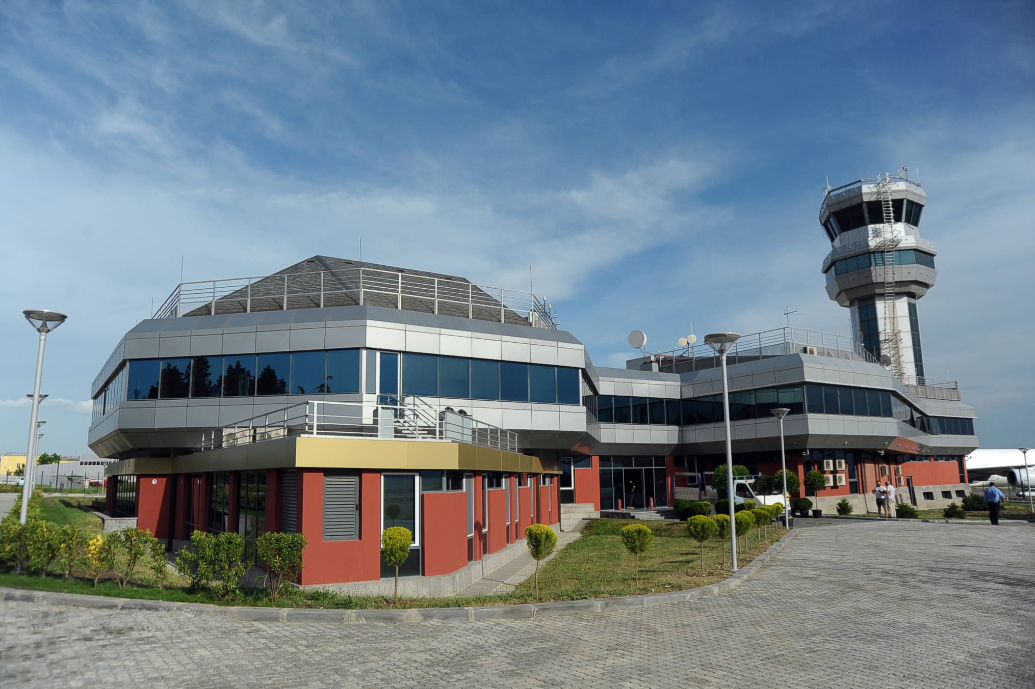 თბილისში საქაერონავიგაციის შენობის სახურავისა და ავიამეთვალყურეთა ოთახების რემონტი